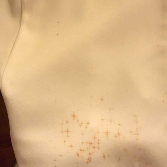 White suit - Picture 2 of 2